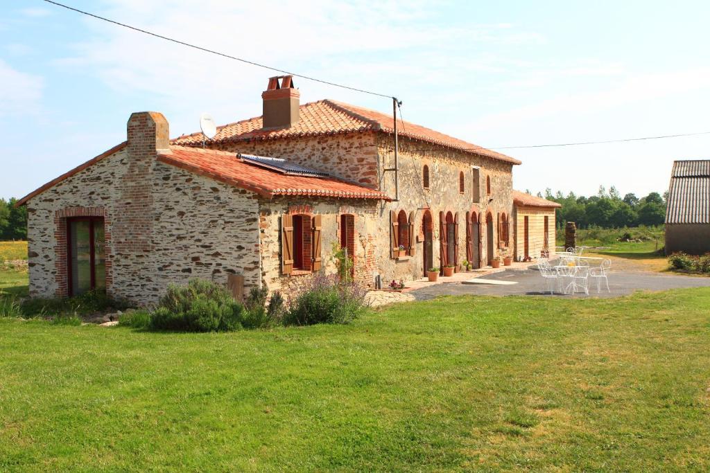 Saint-Germain-sur-Moine Chambres D'Hotes Le Chateau Rouge المظهر الخارجي الصورة