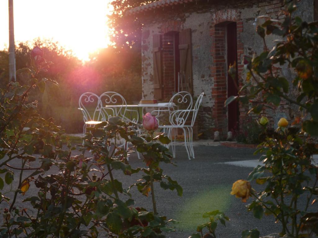 Saint-Germain-sur-Moine Chambres D'Hotes Le Chateau Rouge المظهر الخارجي الصورة